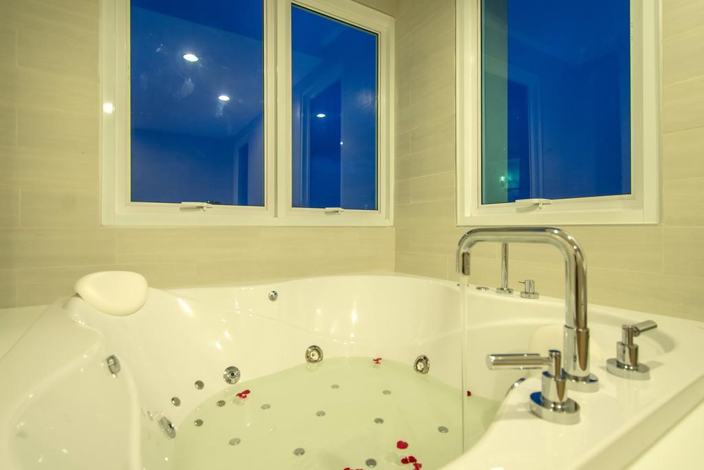 Prachuap Grand Hotel Prachuap Khiri Khan Pokoj fotografie