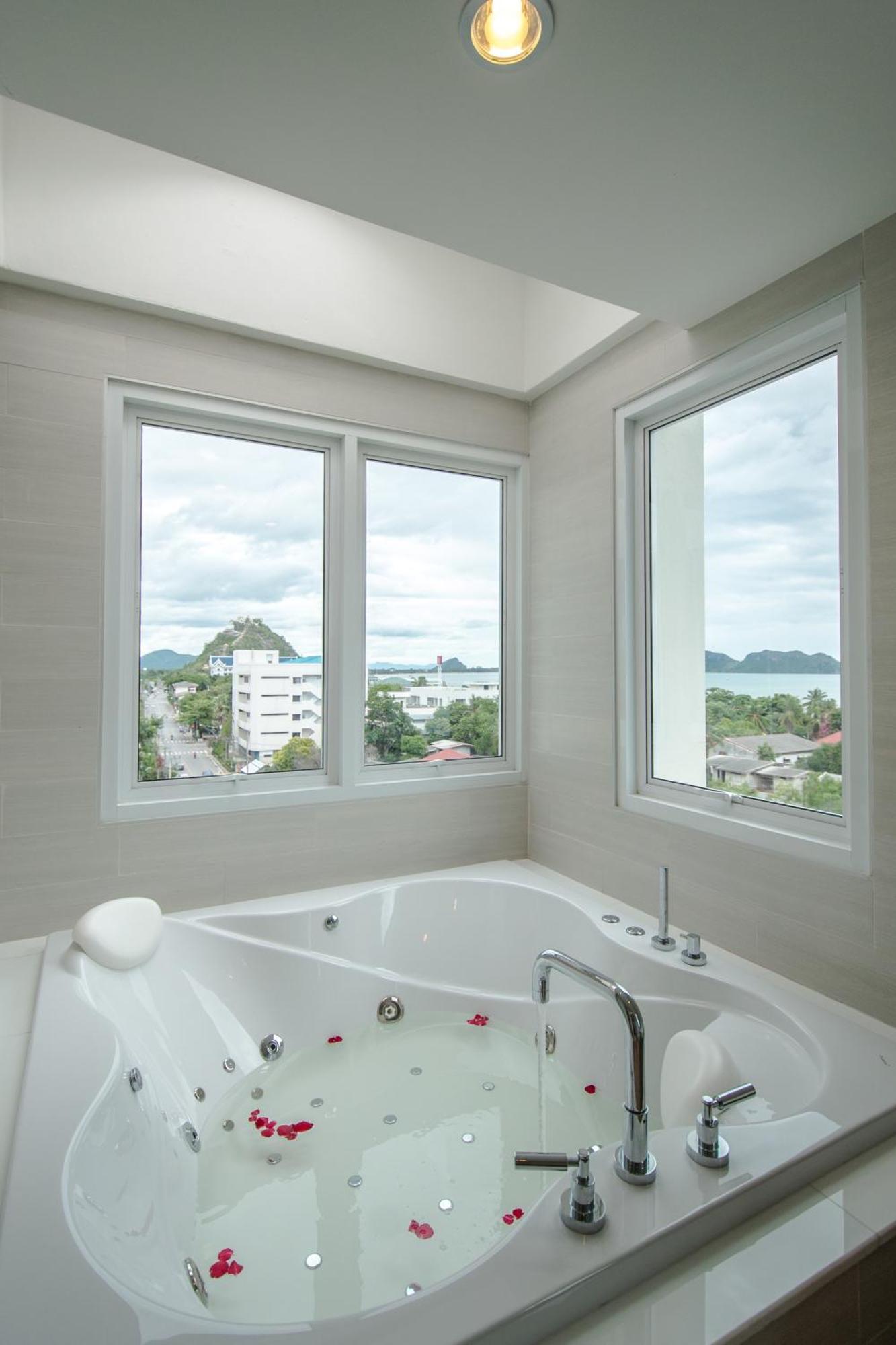 Prachuap Grand Hotel Prachuap Khiri Khan Pokoj fotografie